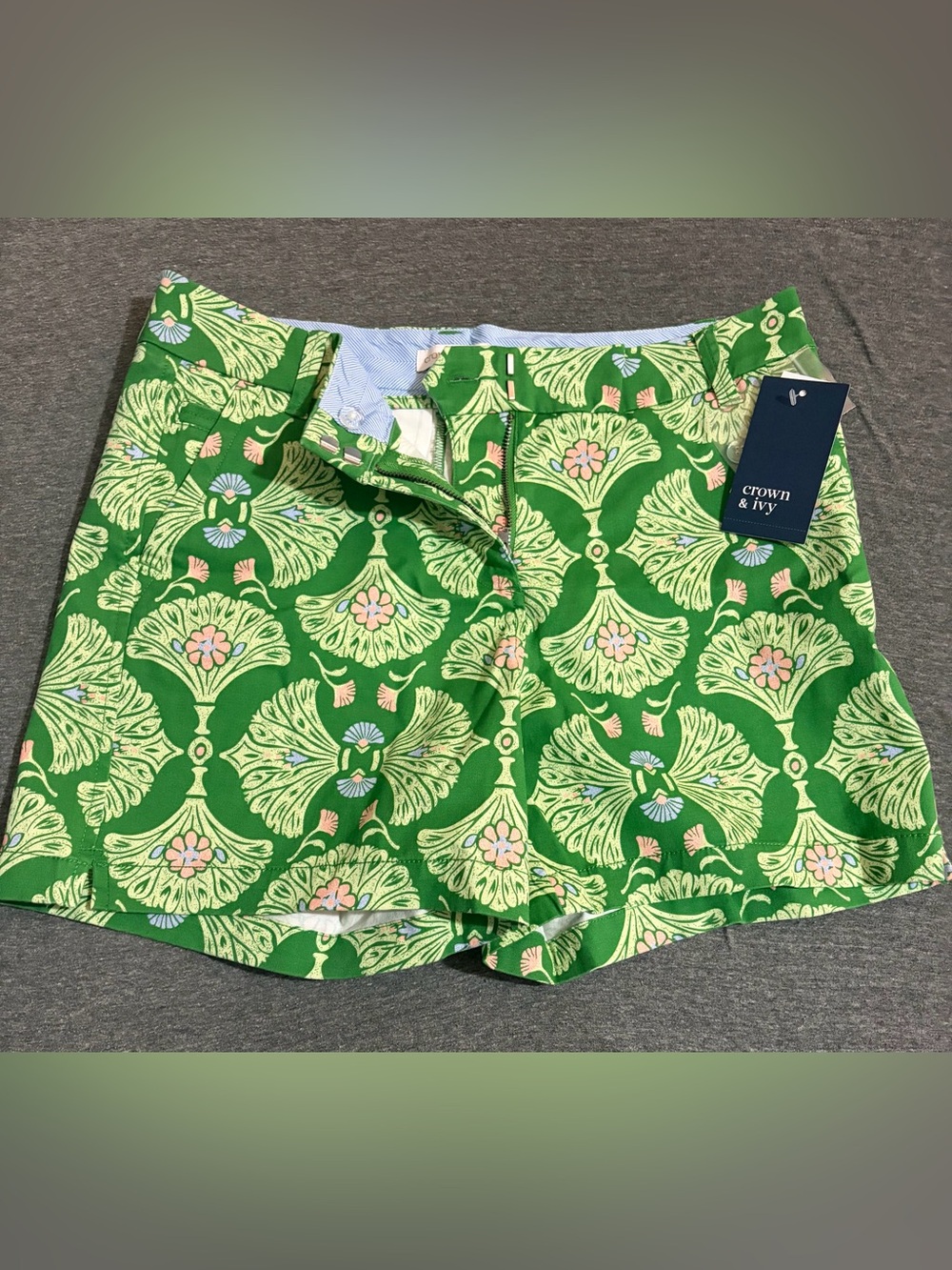 NWT Crown & Ivy Caroline Shorts in Green Fans